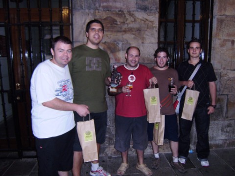 Recogiendo trofeos